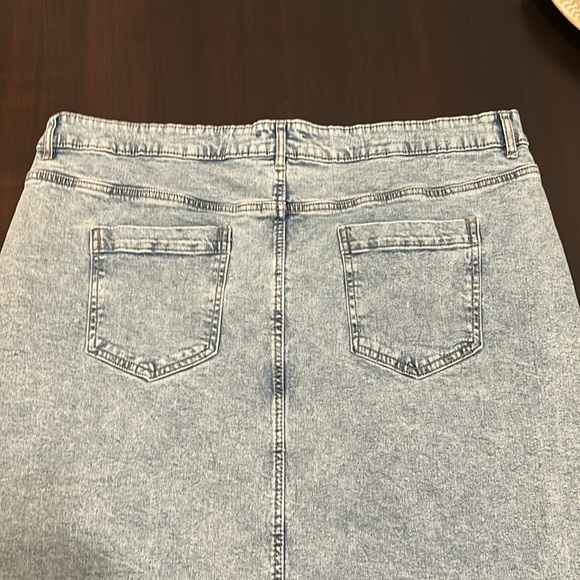 Devoted by DEX High Waist Denim Midi Skirt with Front Slit Size 2X - Picture 9 of 13